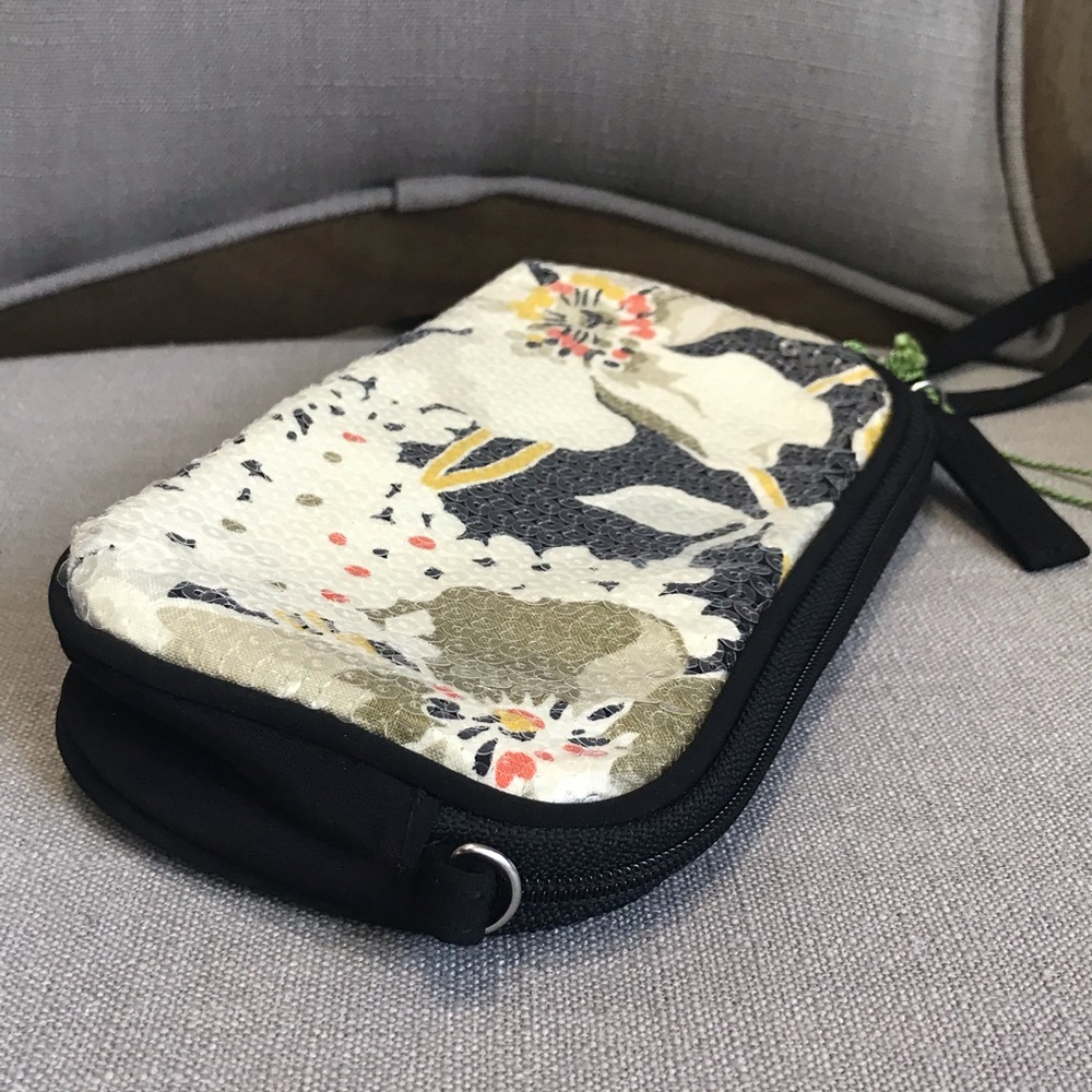 Vera Bradley Dogwood shimmer wristlet - Picture 10 of 16